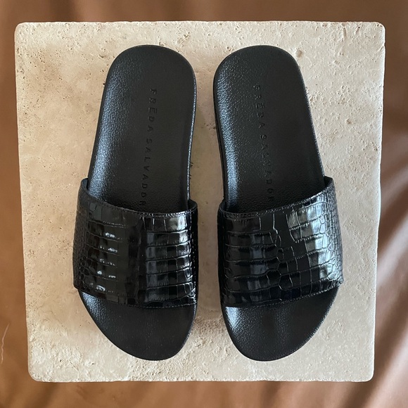 NWOT FRĒDA SALVADOR Lea Sport Slide in Black Embossed Croc - Picture 5 of 6